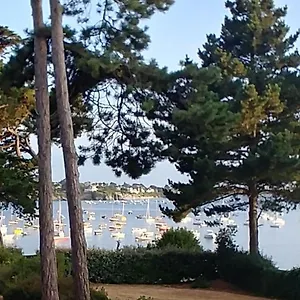 villa-10p-plein-sud-au-pied-des-plages-jardin-3000m2.inbrittany.com/